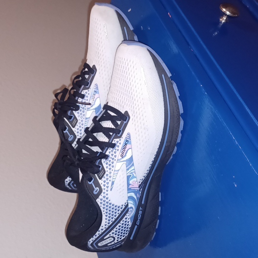 Women's Brooks running shoes